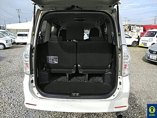 TOYOTA VOXY 2012