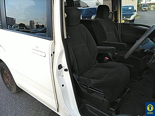 NISSAN SERENA 2010