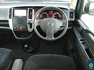 NISSAN SERENA 2010