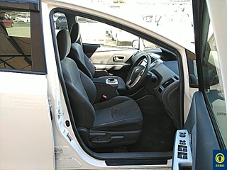 TOYOTA PRIUS ALPHA 2014