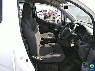 NISSAN NV200 2017