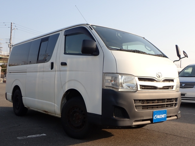 TOYOTA HIACE VAN 2013