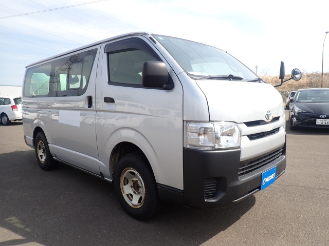 TOYOTA HIACE VAN 2017