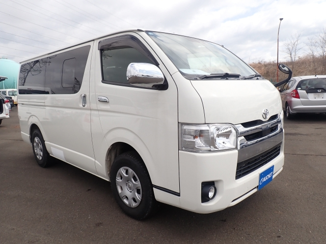 TOYOTA HIACE VAN