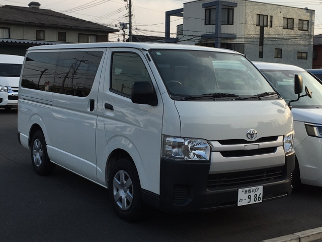 TOYOTA HIACE VAN