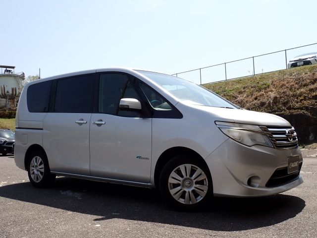 NISSAN SERENA