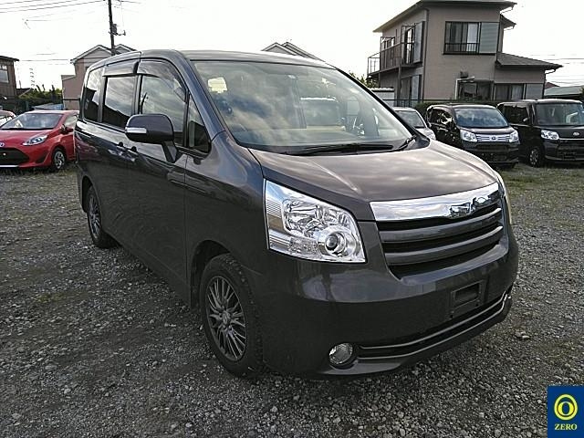TOYOTA NOAH 2009