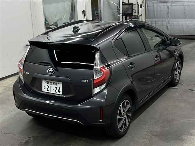 TOYOTA AQUA 2017