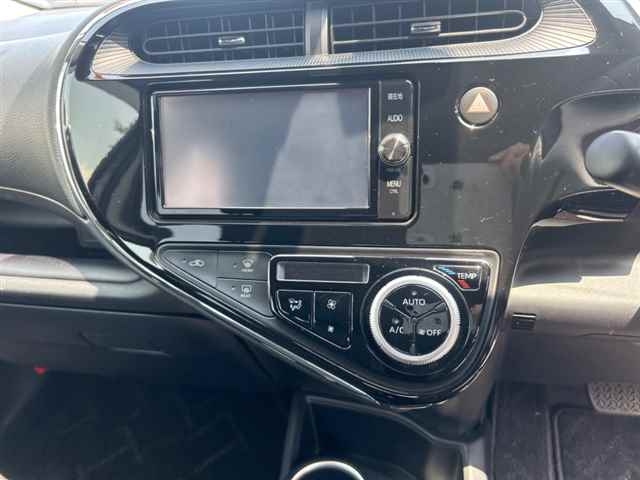 TOYOTA AQUA 2017