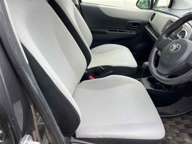 TOYOTA VITZ 2012