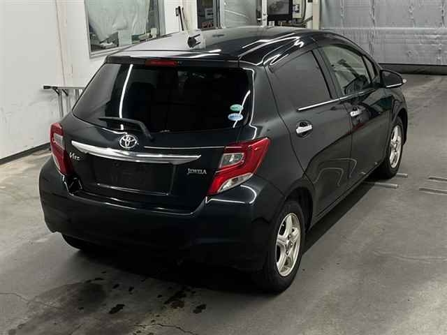 TOYOTA VITZ 2016
