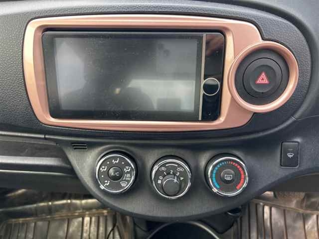 TOYOTA VITZ 2013