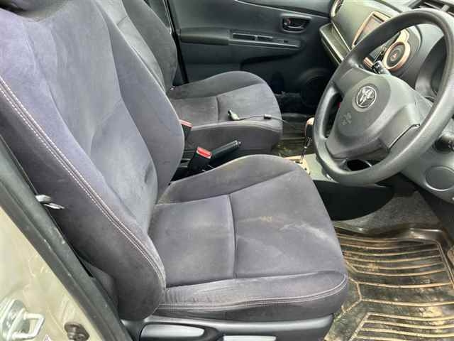 TOYOTA VITZ 2013