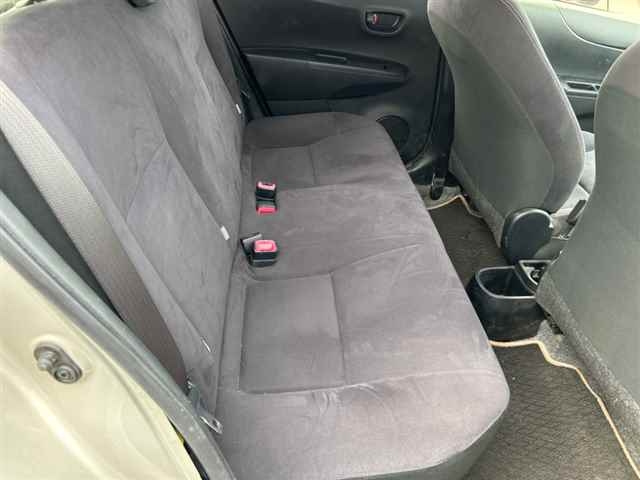 TOYOTA VITZ 2013