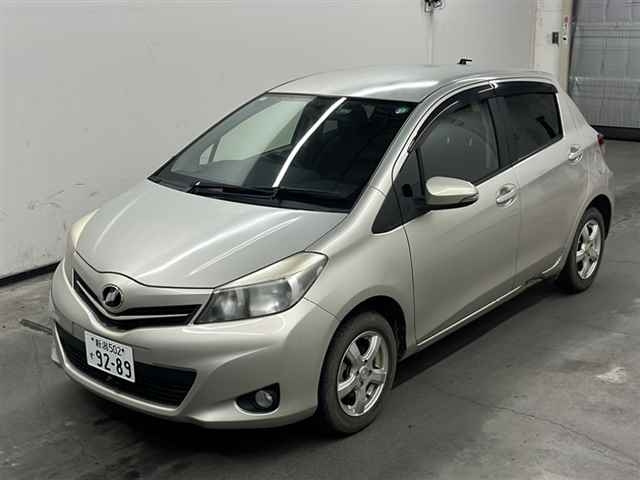 TOYOTA VITZ 2013