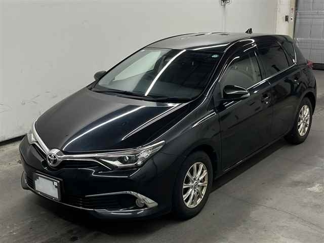 TOYOTA AURIS 2016