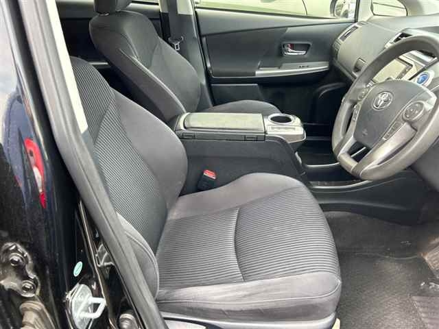 TOYOTA PRIUS ALPHA 2016