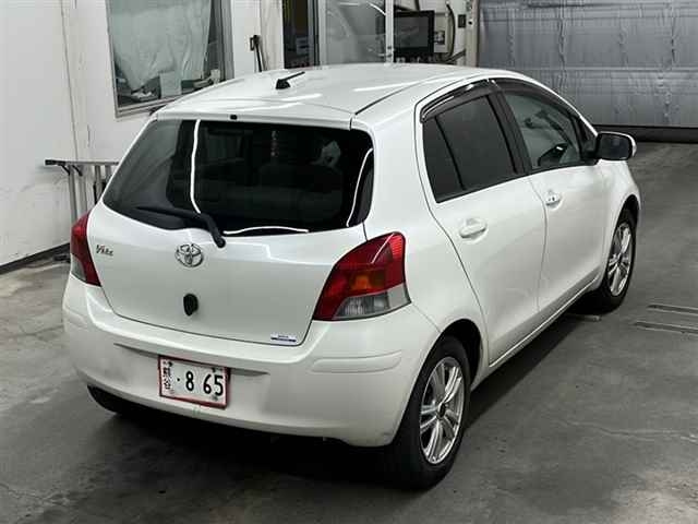 TOYOTA VITZ 2010
