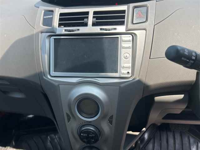 TOYOTA VITZ 2010