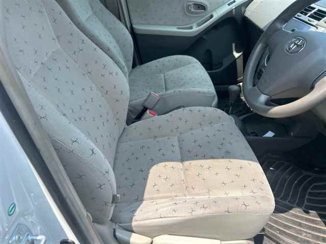 TOYOTA VITZ 2010