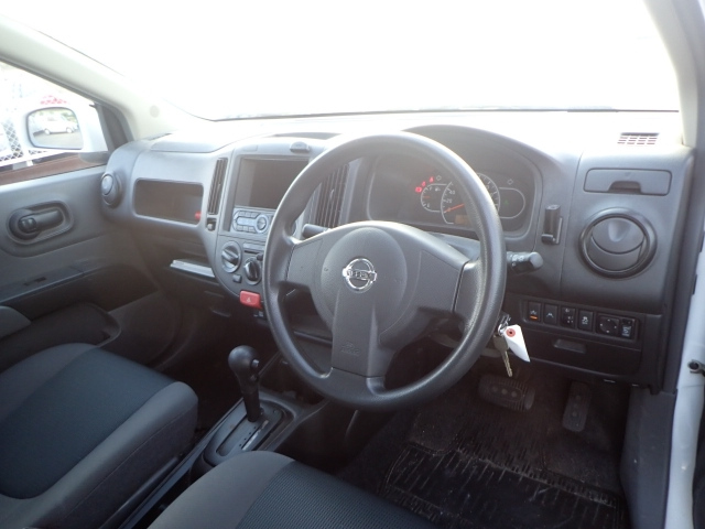 NISSAN AD 2018