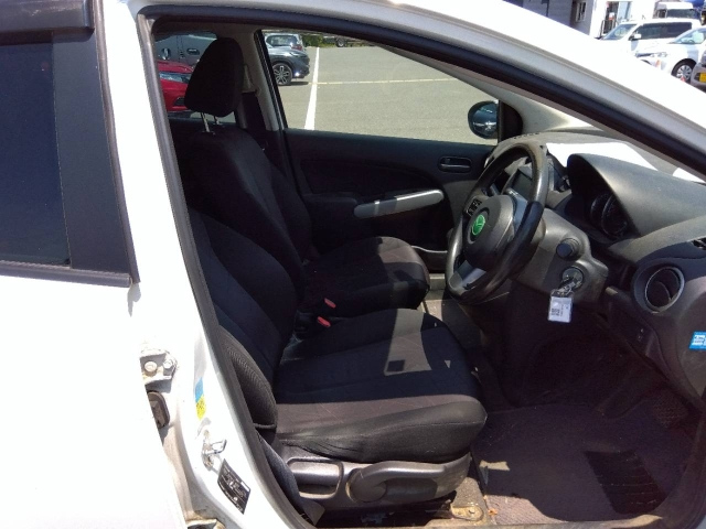 MAZDA DEMIO 2013