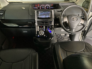 TOYOTA VOXY 2009