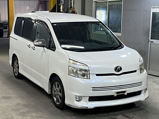TOYOTA VOXY 2009