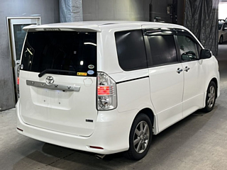 TOYOTA VOXY 2009