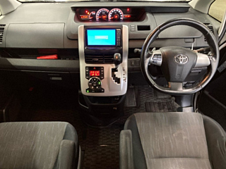 TOYOTA VOXY 2011