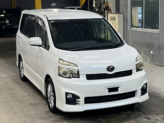 TOYOTA VOXY 2011
