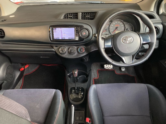 TOYOTA VITZ 2014