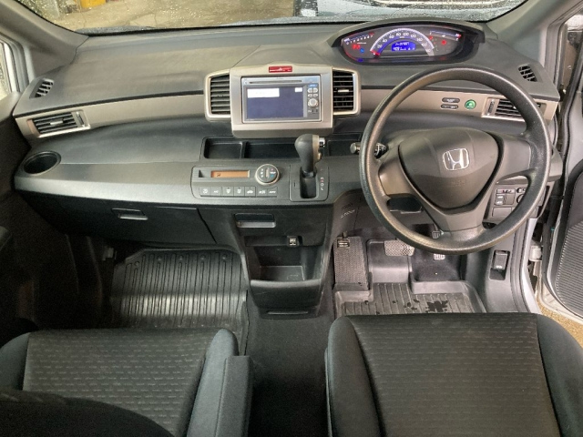 HONDA FREED 2012