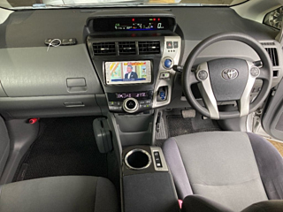 TOYOTA PRIUS ALPHA 2013
