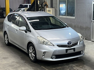 TOYOTA PRIUS ALPHA 2013