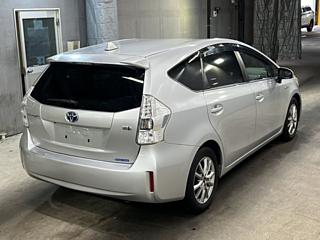 TOYOTA PRIUS ALPHA 2013