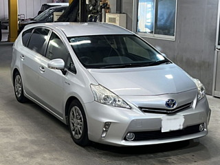 TOYOTA PRIUS ALPHA 2013