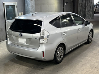 TOYOTA PRIUS ALPHA 2013