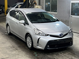 TOYOTA PRIUS ALPHA 2016