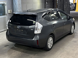 TOYOTA PRIUS ALPHA 2012