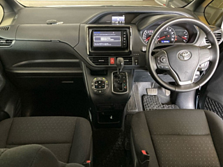TOYOTA VOXY 2014