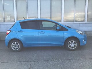 TOYOTA VITZ 2017