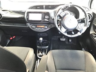 TOYOTA VITZ 2017