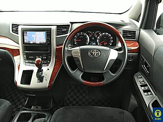 TOYOTA VELLFIRE 2010
