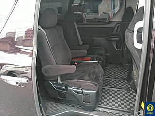 TOYOTA VELLFIRE 2010