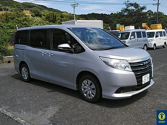 TOYOTA NOAH 2015