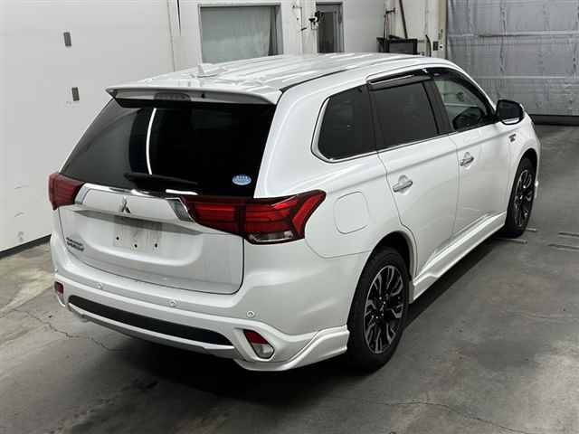 MITSUBISHI OUTLANDER PHEV 2016