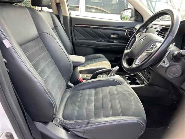 MITSUBISHI OUTLANDER PHEV 2016