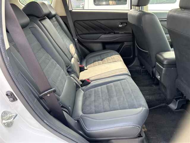 MITSUBISHI OUTLANDER PHEV 2016