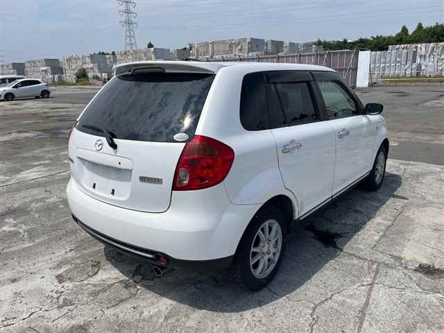 MAZDA VERISA 2010